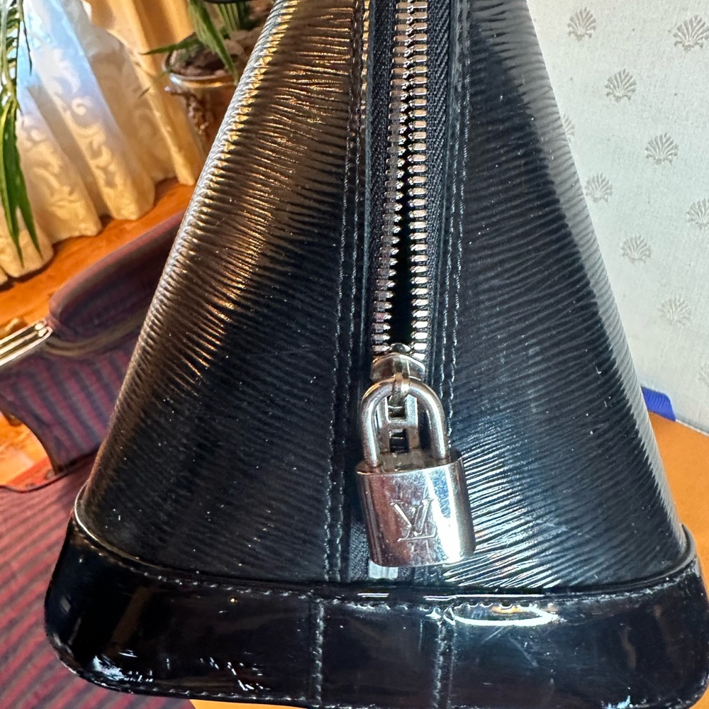 Louis Vuitton Epi Alma